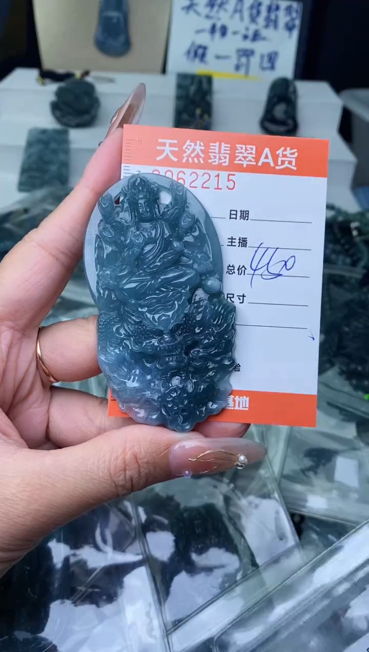 【闪购商品】翡翠颈饰未镶嵌··········