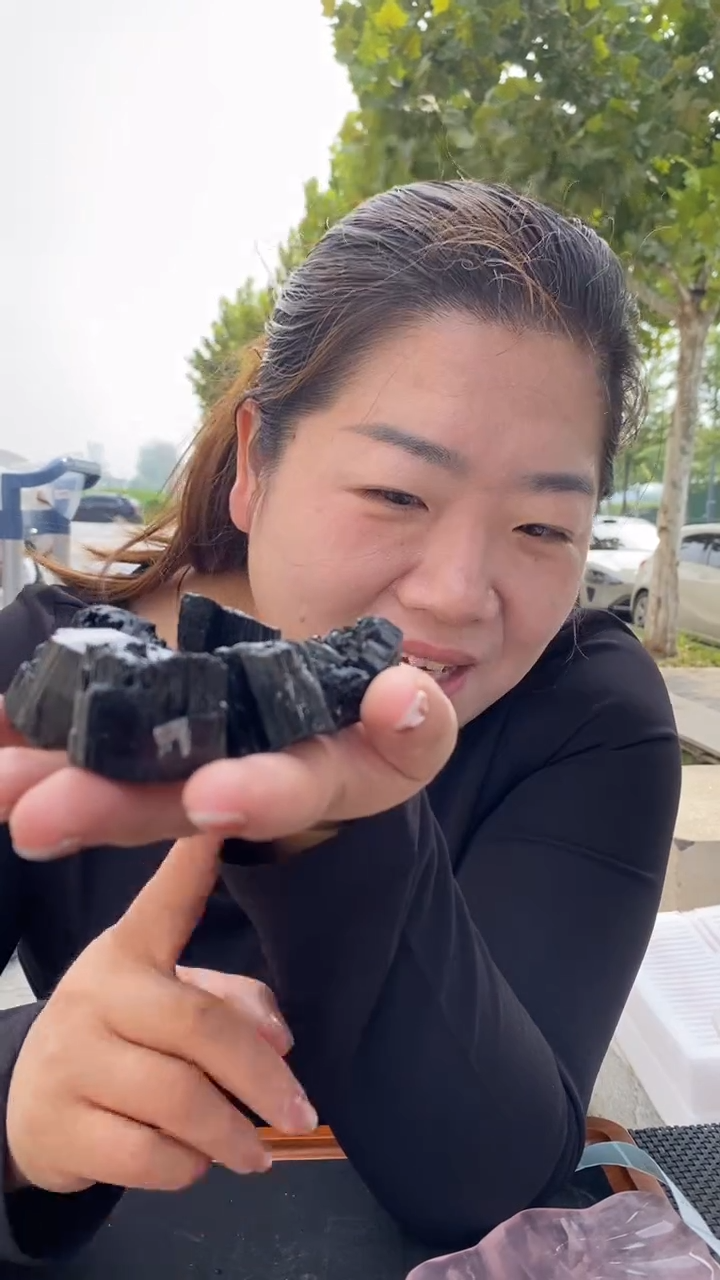 未镶嵌原石碧玺黑碧玺原石200g【3-6块】随机发