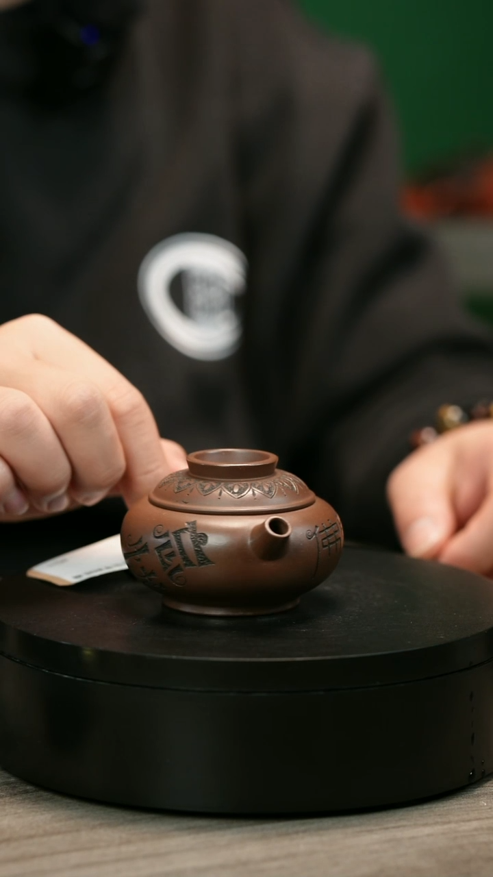 茶壶紫砂甘*H2142赵信军刻绘扁巨轮