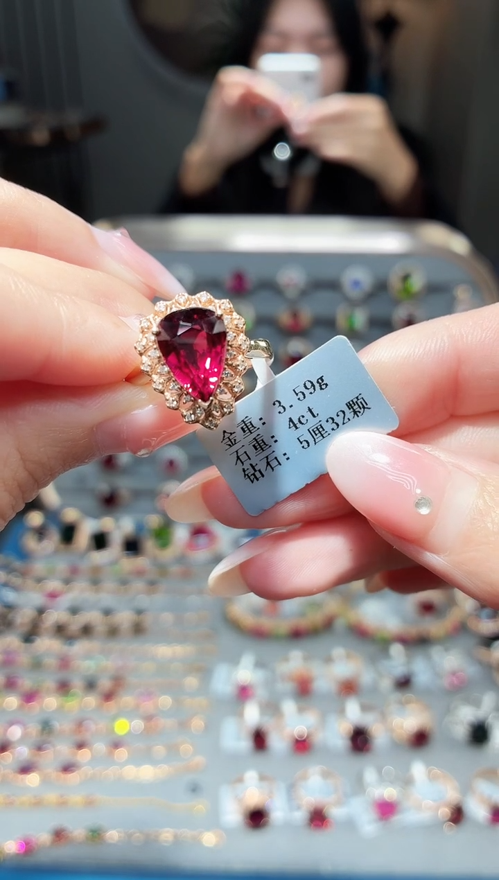 18K金镶嵌戒指碧玺4ct