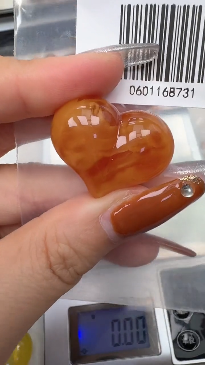 裸石琥珀未镶嵌如图