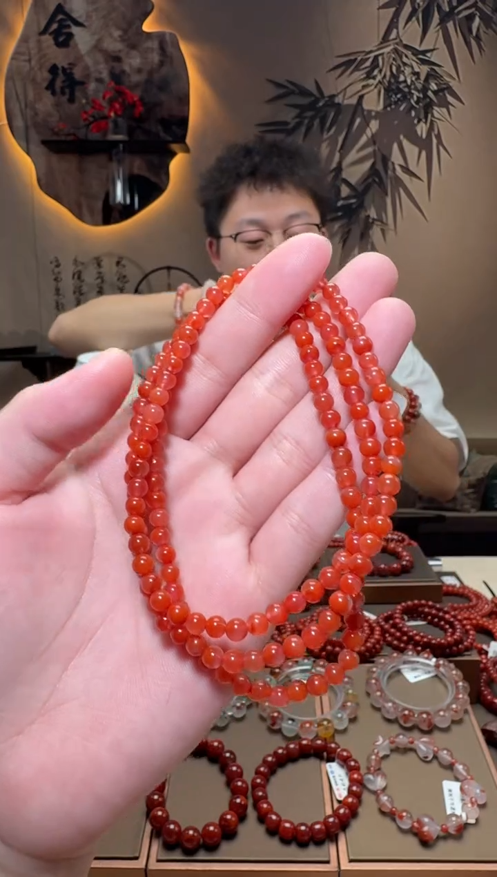 未镶嵌手链南红玛瑙一条约4mm 多样性发货