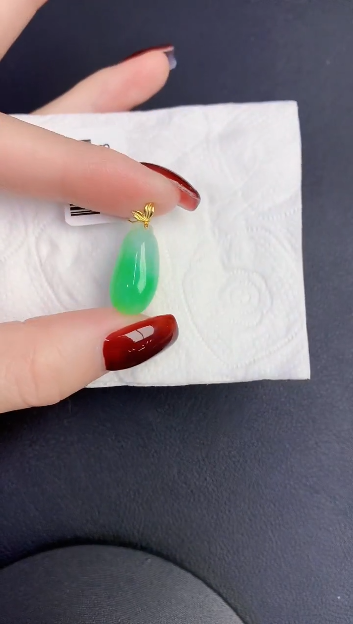 颈饰18K金镶嵌翡翠缅甸天然翡翠A货