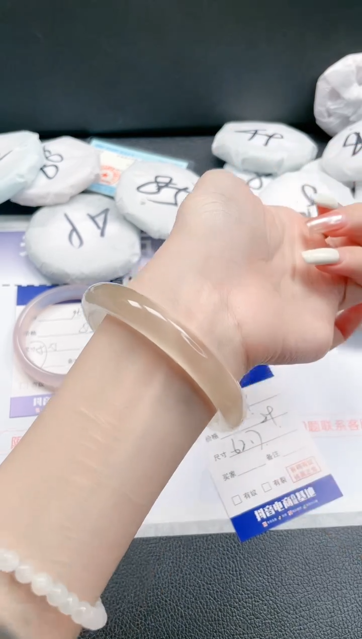 【闪购商品】石英质玉手镯未镶嵌13J169-62