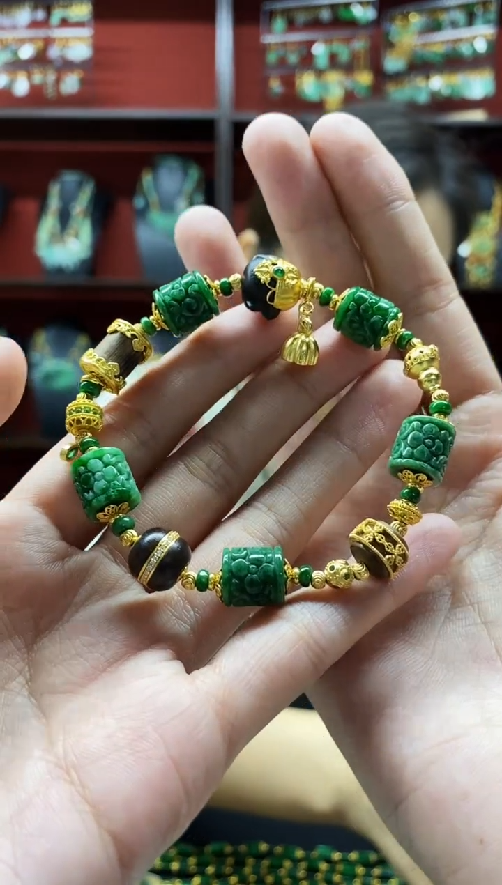 颈饰未镶嵌翡翠手串