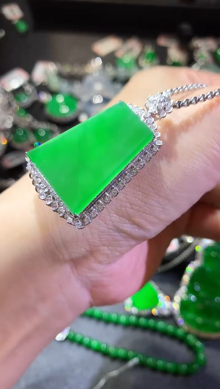 【闪购商品】翡翠吊坠(不含链)18K金镶嵌141-无事牌（不含链