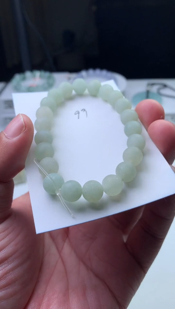 颈饰未镶嵌翡翠珠子