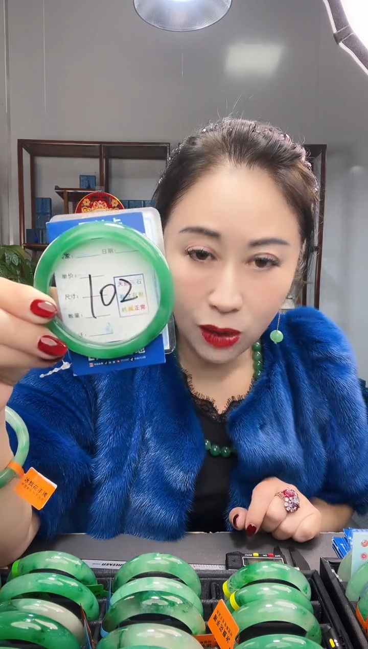 【闪购商品】石英质玉手镯未镶嵌非洲翠
