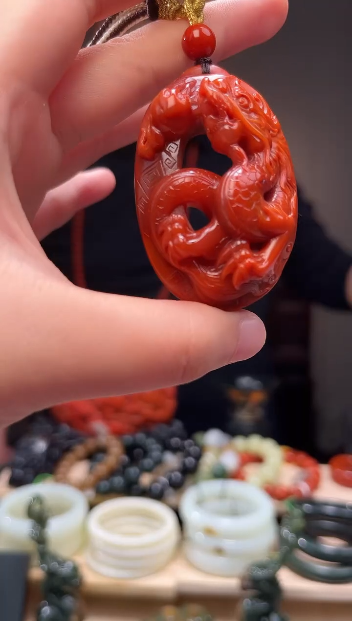 颈饰未镶嵌南红玛瑙吊坠