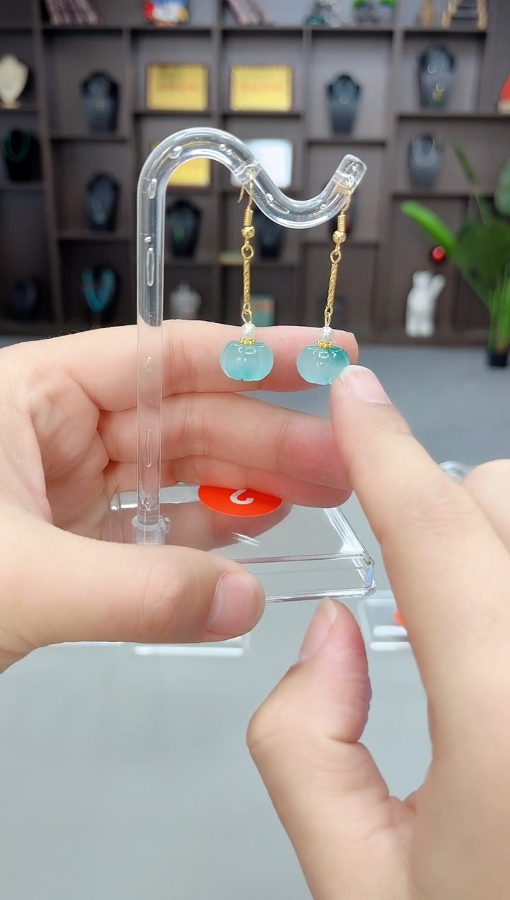 未镶嵌石英质玉（天山翠）耳饰226000