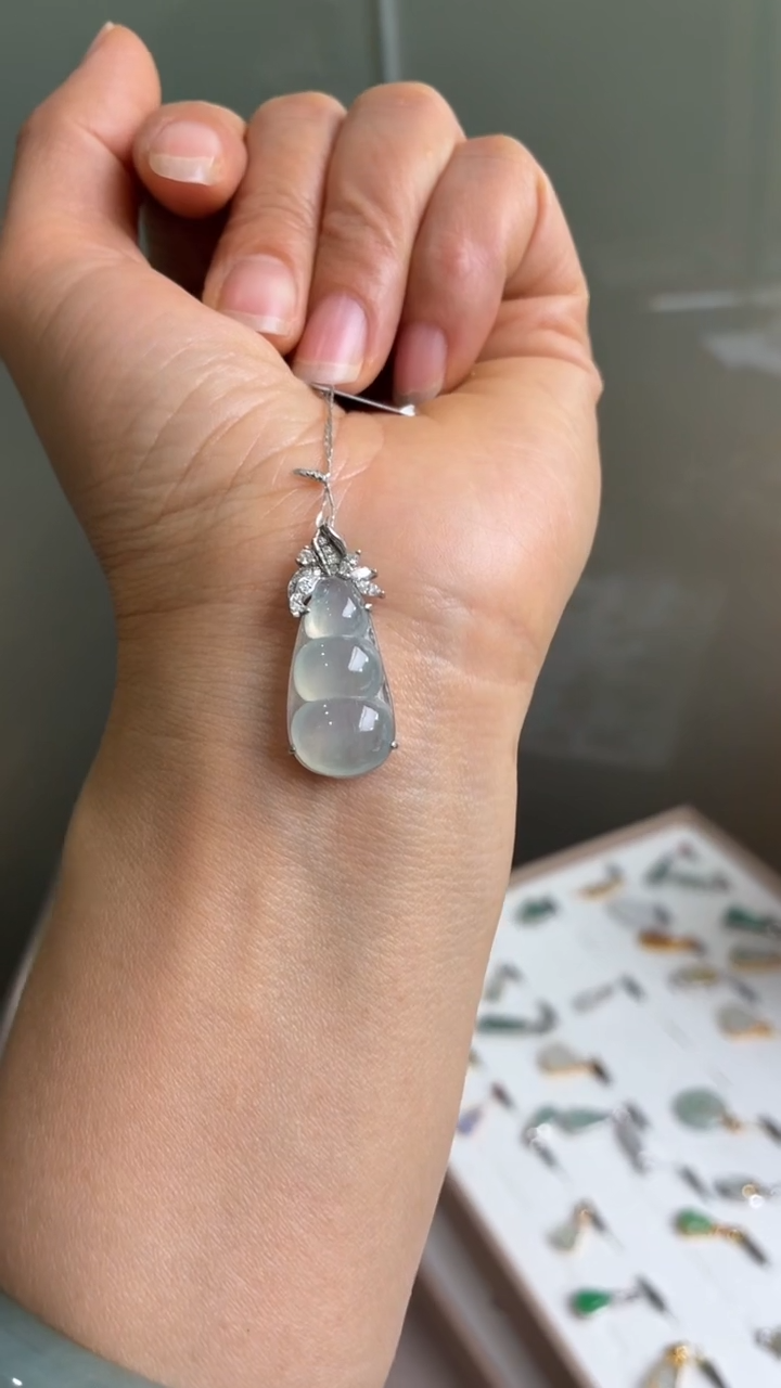 颈饰18K金镶嵌翡翠天然翡翠A货