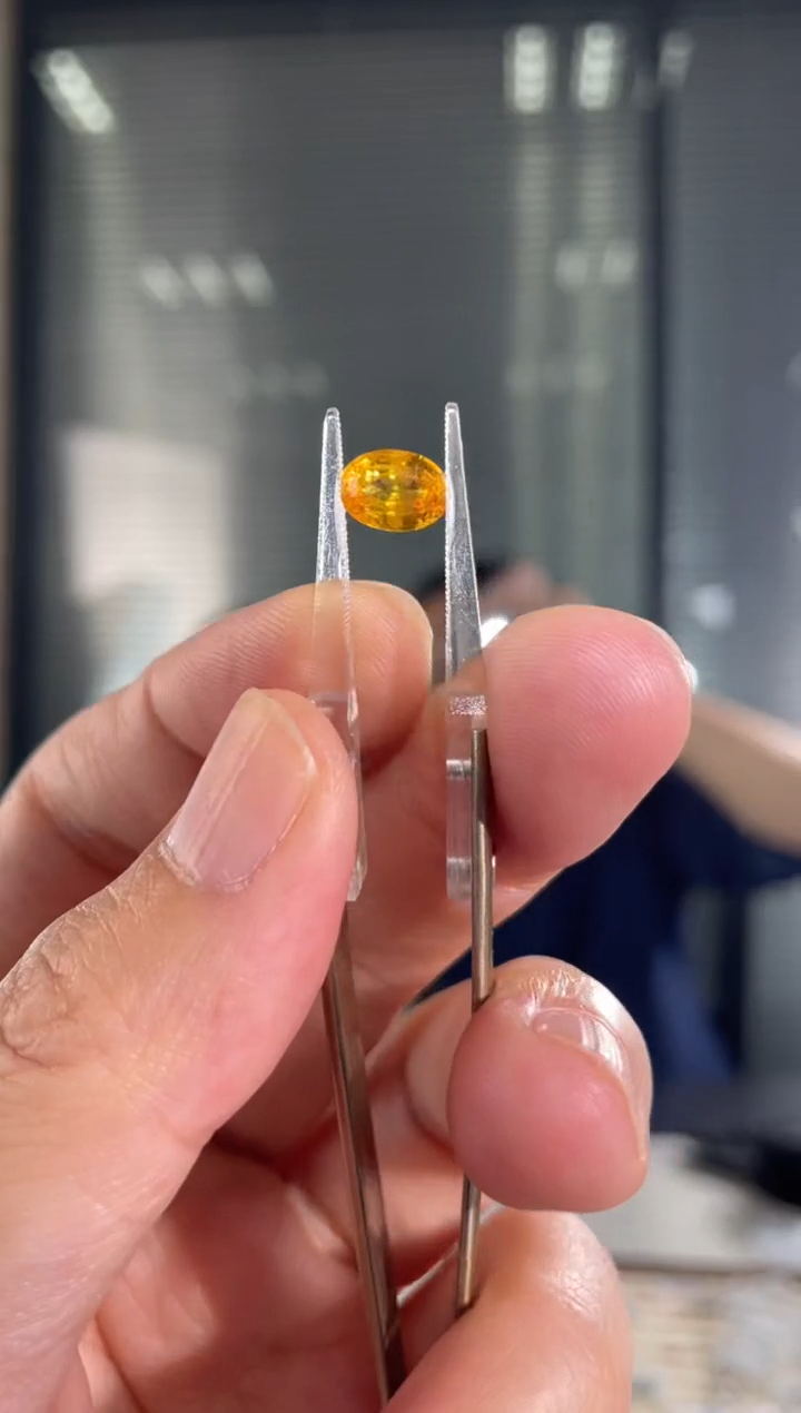 【闪购商品】蓝宝石裸石未镶嵌2.09克拉黄蓝宝吉尔德