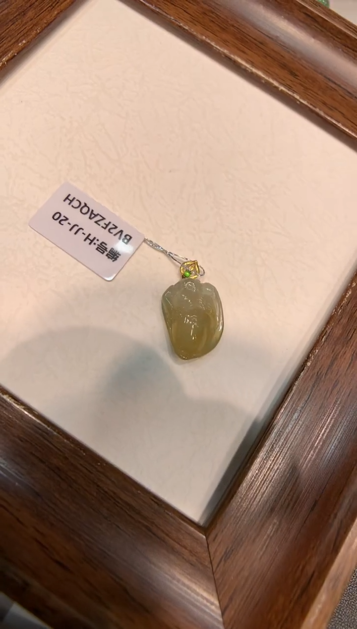 颈饰18K金镶嵌翡翠猴猴