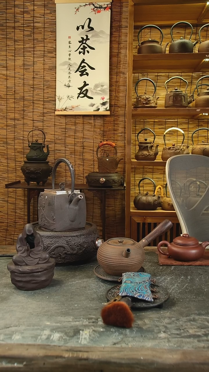 M****g吉春堂铁壶....