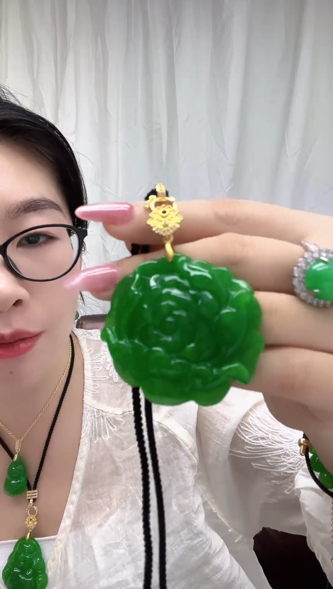 颈饰未镶嵌翡翠阳绿牡丹花