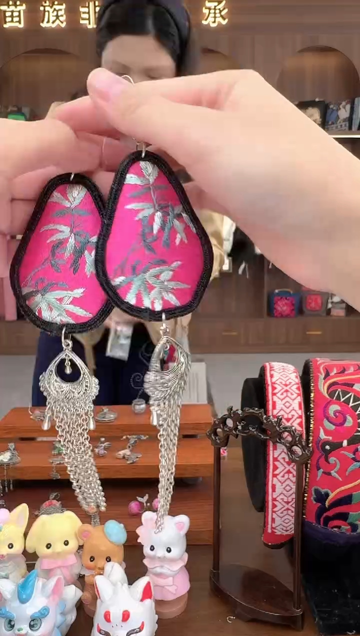 【闪购商品】织绣扶光苗绣传承93