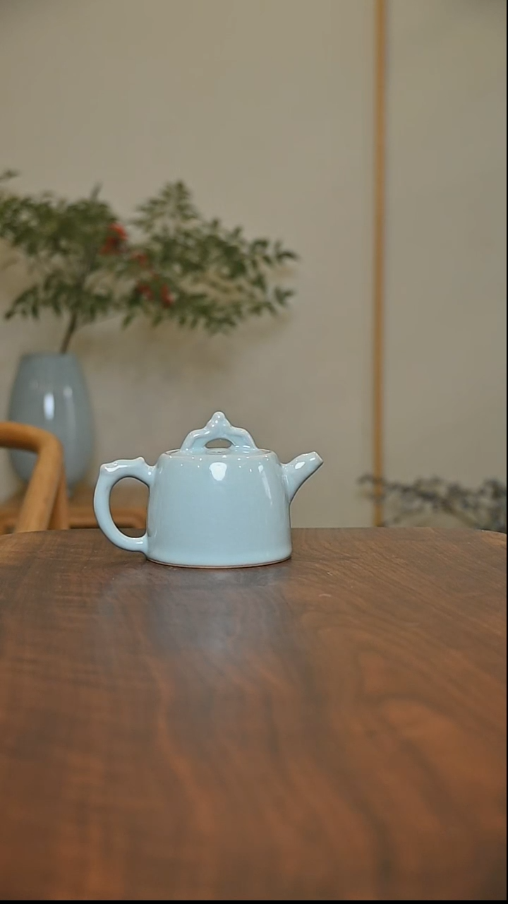 龙腾壶 天青 微瑕 朱家汝窑款