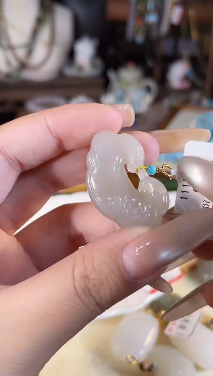 【闪购商品】和田玉吊坠(不含链)18K金镶嵌多样性发货其一