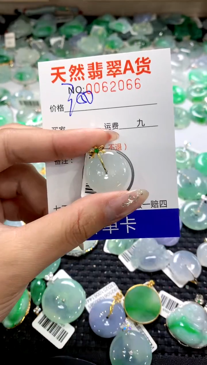 颈饰18K金镶嵌翡翠1111111111111111