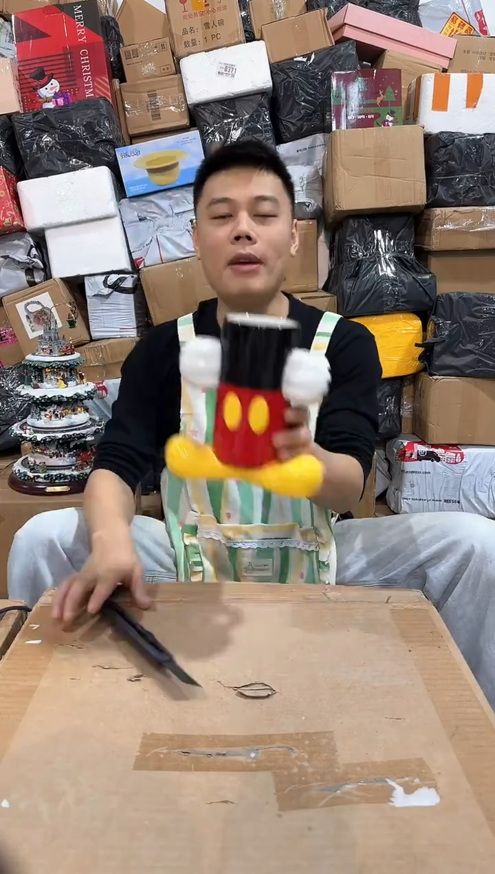 瓷片米奇筷子筒 