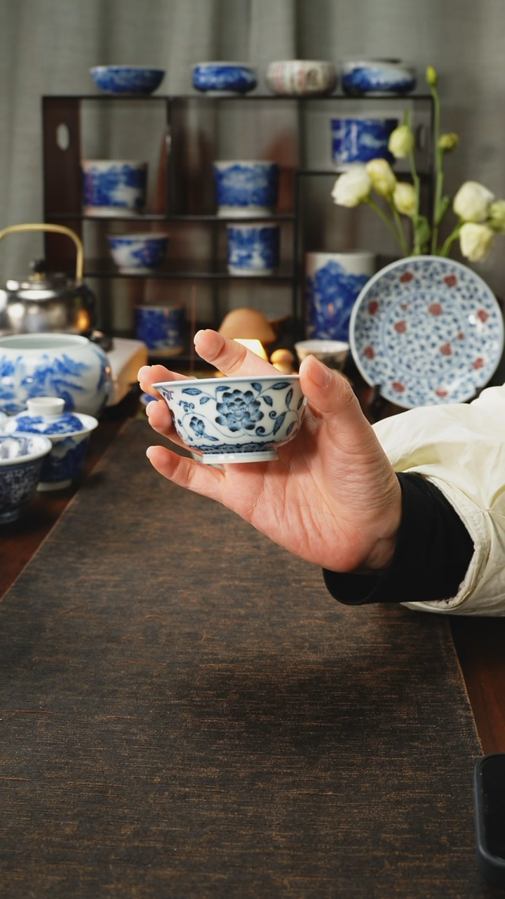 景德镇手工手绘缠枝主人杯