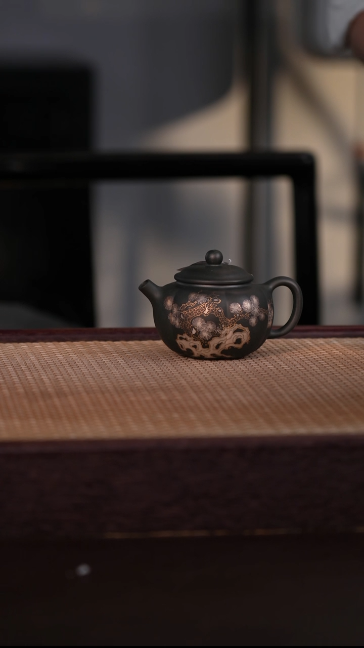 茶壶紫砂九龄君子兰 130cc