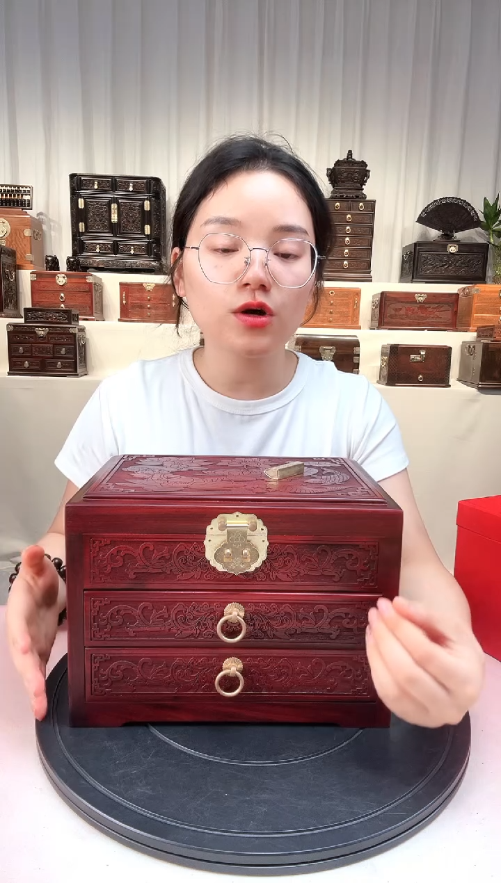 紫檀木类成套家具莲年有余