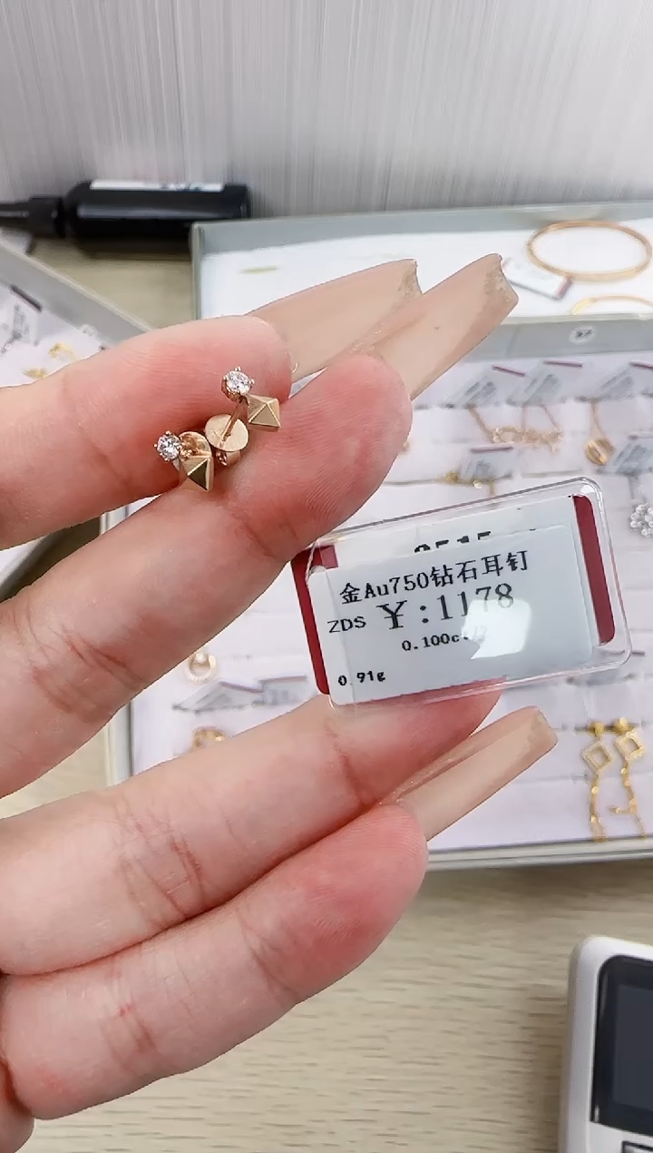 耳饰18K金镶嵌钻石我****肖B2599900808