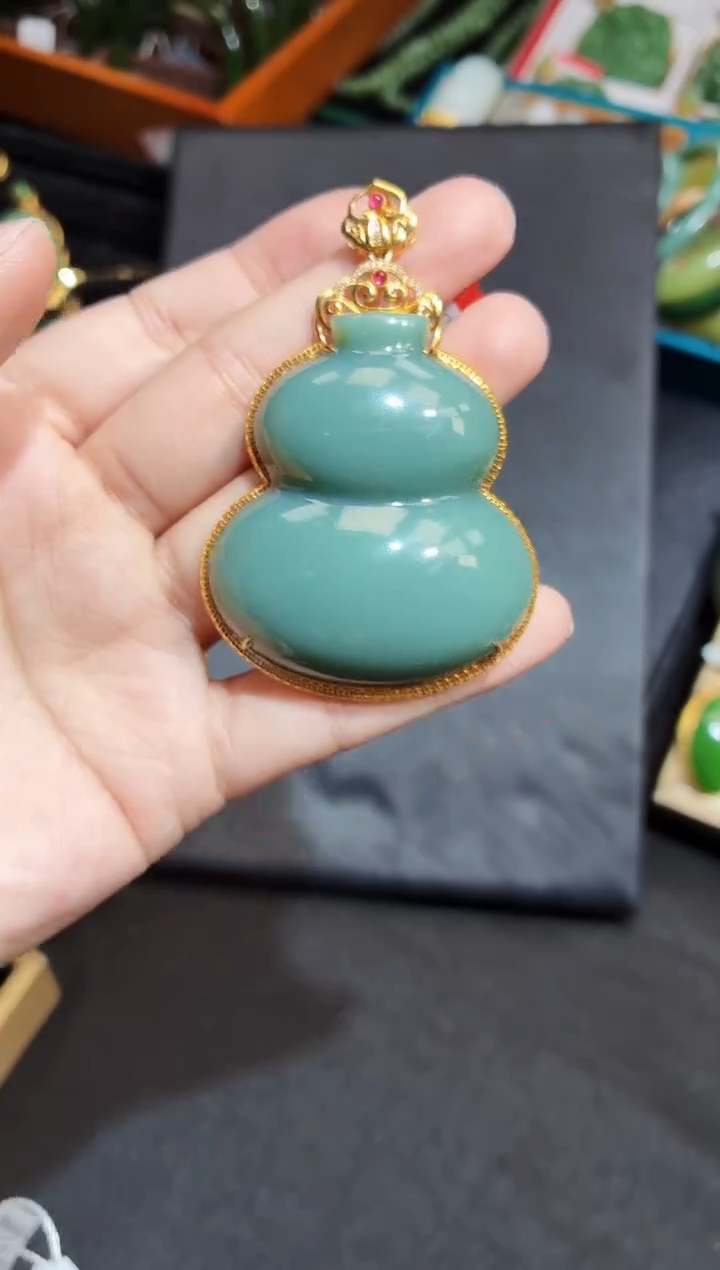 吊坠(赠链)18K金镶嵌和田玉多样性发一