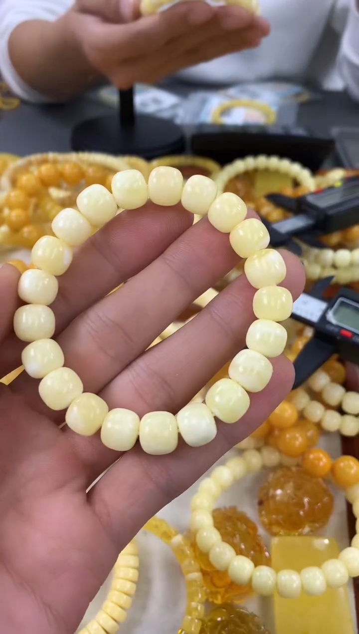 【闪购商品】琥珀裸石未镶嵌手串