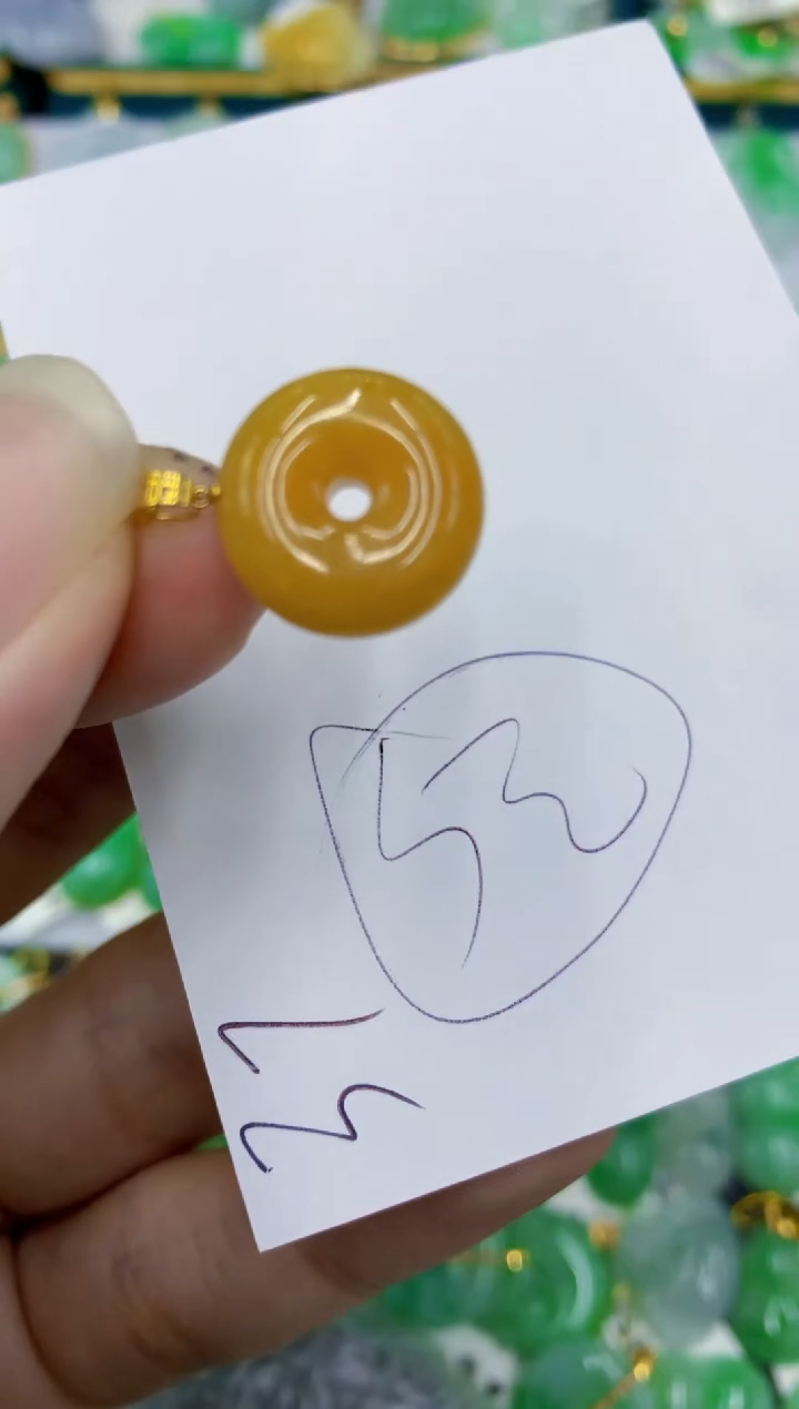 翡翠未镶嵌颈饰多样性发其一