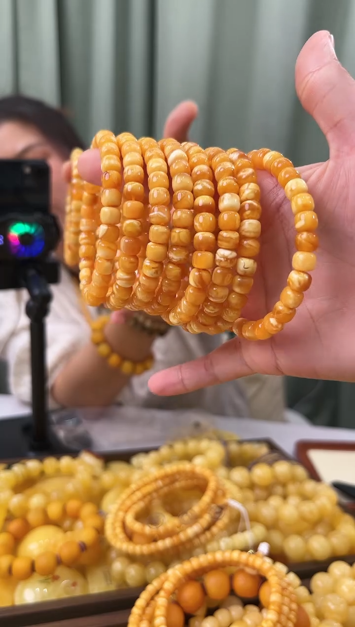 【闪购商品】琥珀手串未镶嵌蜜蜡手串多样性发其中一件
