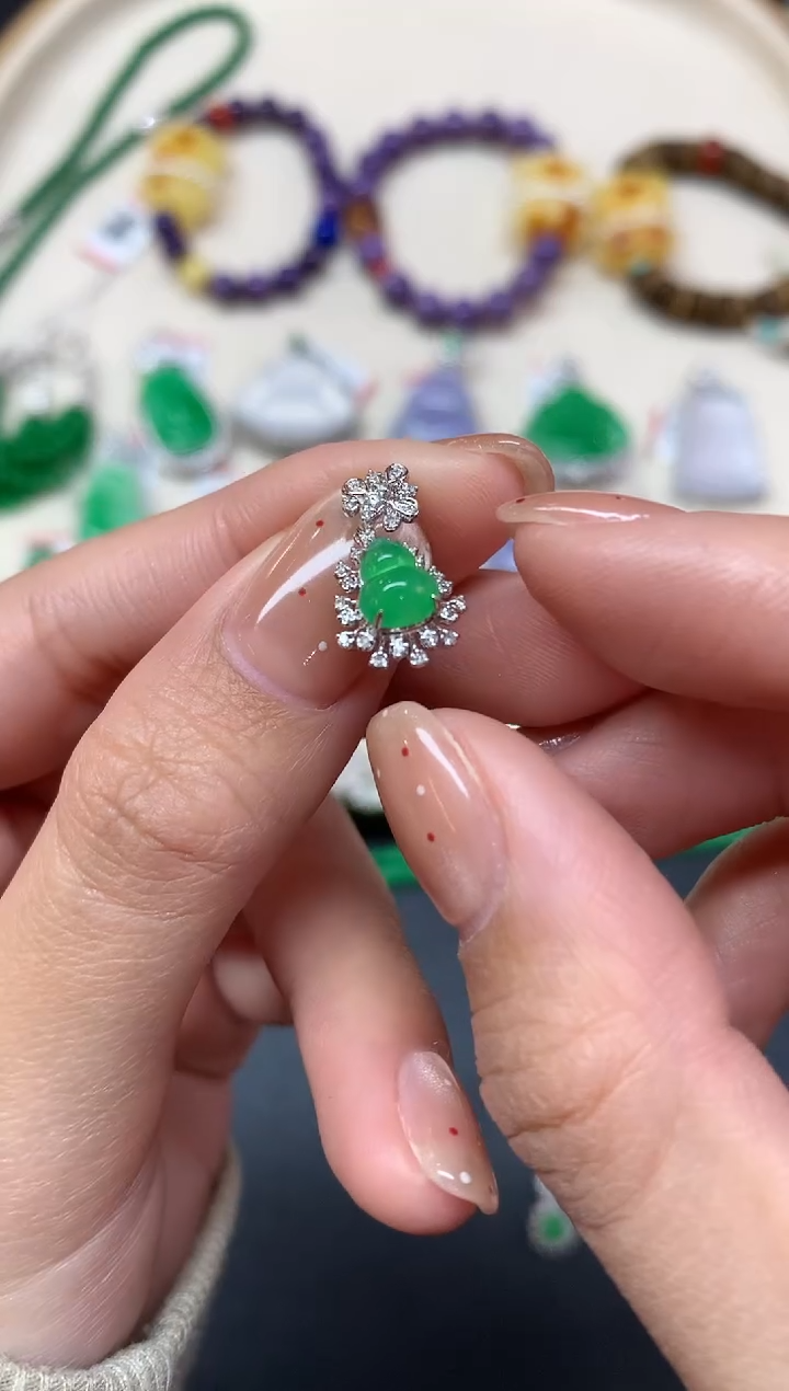 【闪购商品】翡翠吊坠(不含链)18K金镶嵌吊坠A183|2980