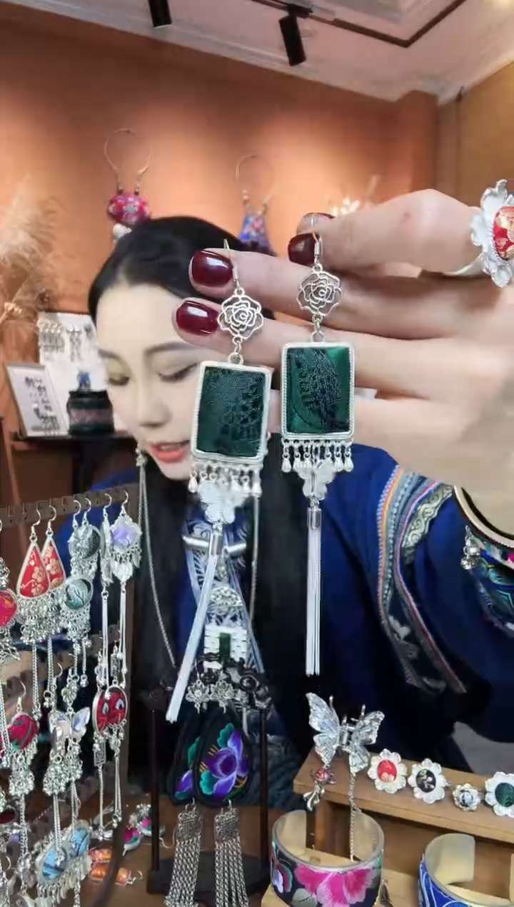 【闪购商品】刺绣纯手工民族风耳环