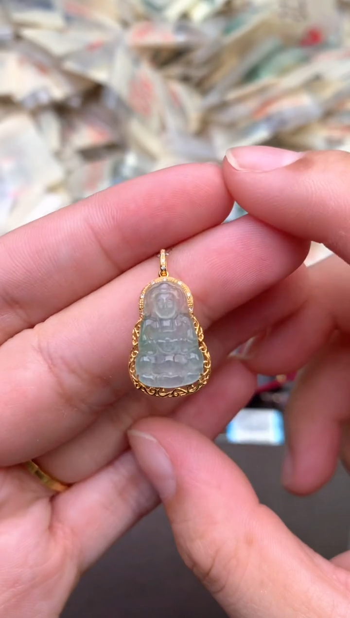 18K金镶嵌挂件翡翠— 