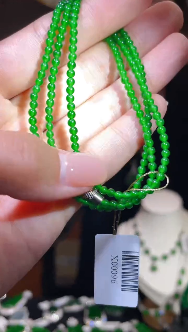 【闪购商品】翡翠吊坠(不含链)未镶嵌多样性发其一