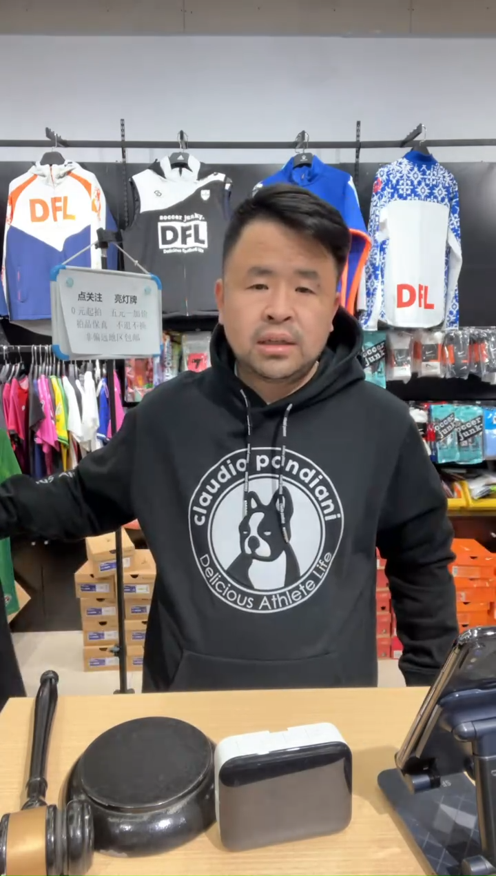 不*黑色卫衣尺码3XL，140元