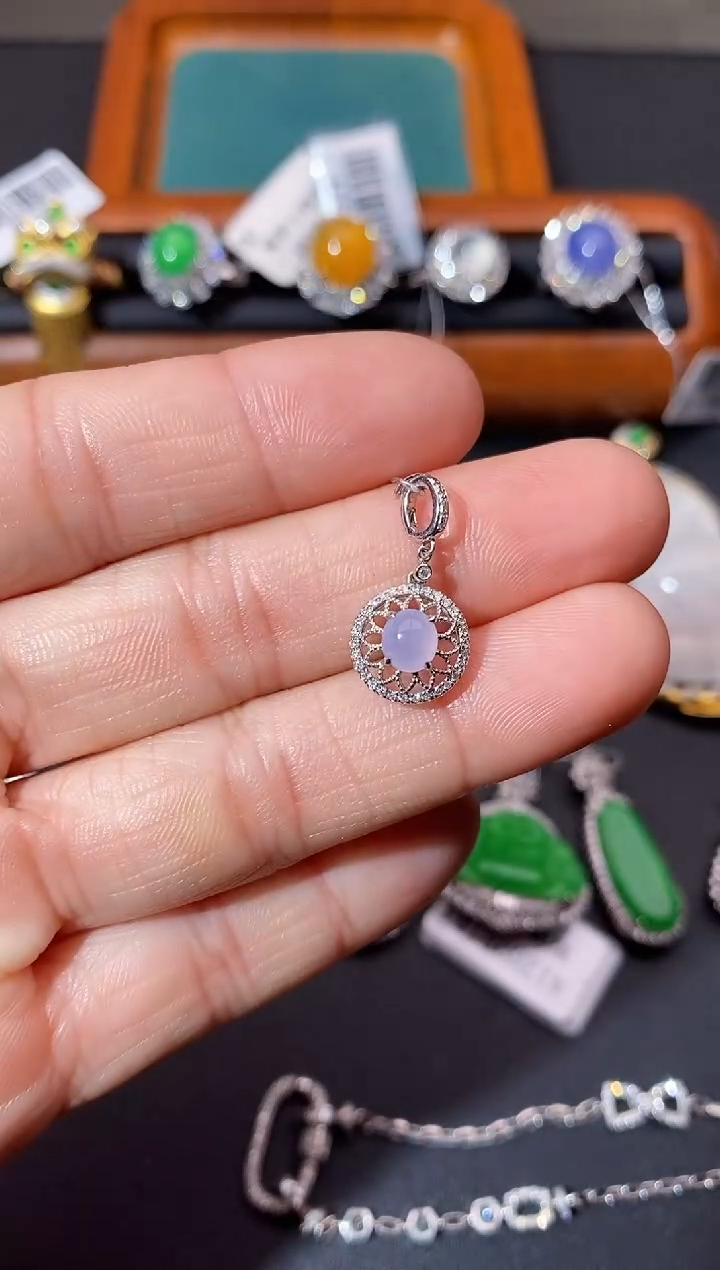 【闪购商品】翡翠吊坠(不含链)18K金镶嵌吊坠