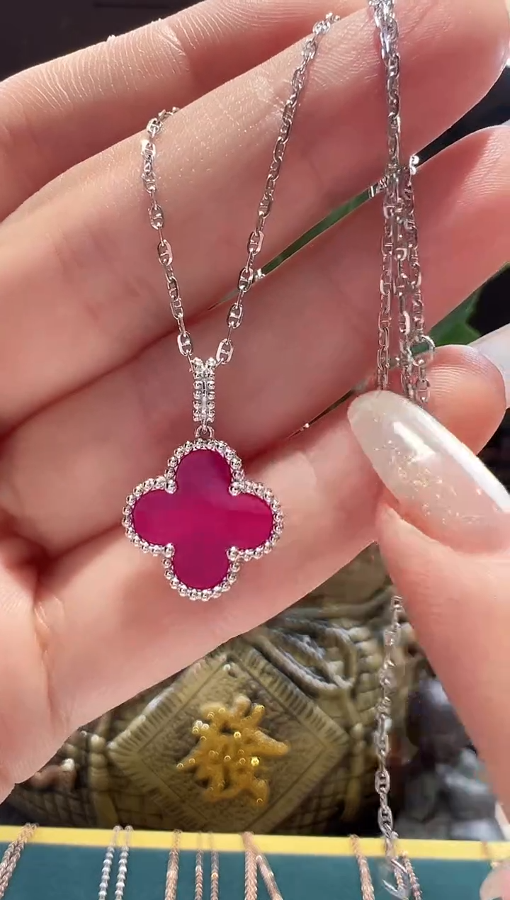 玛瑙/玉髓吊坠(不含链)铂Pt950镶嵌红玛瑙四叶吊坠