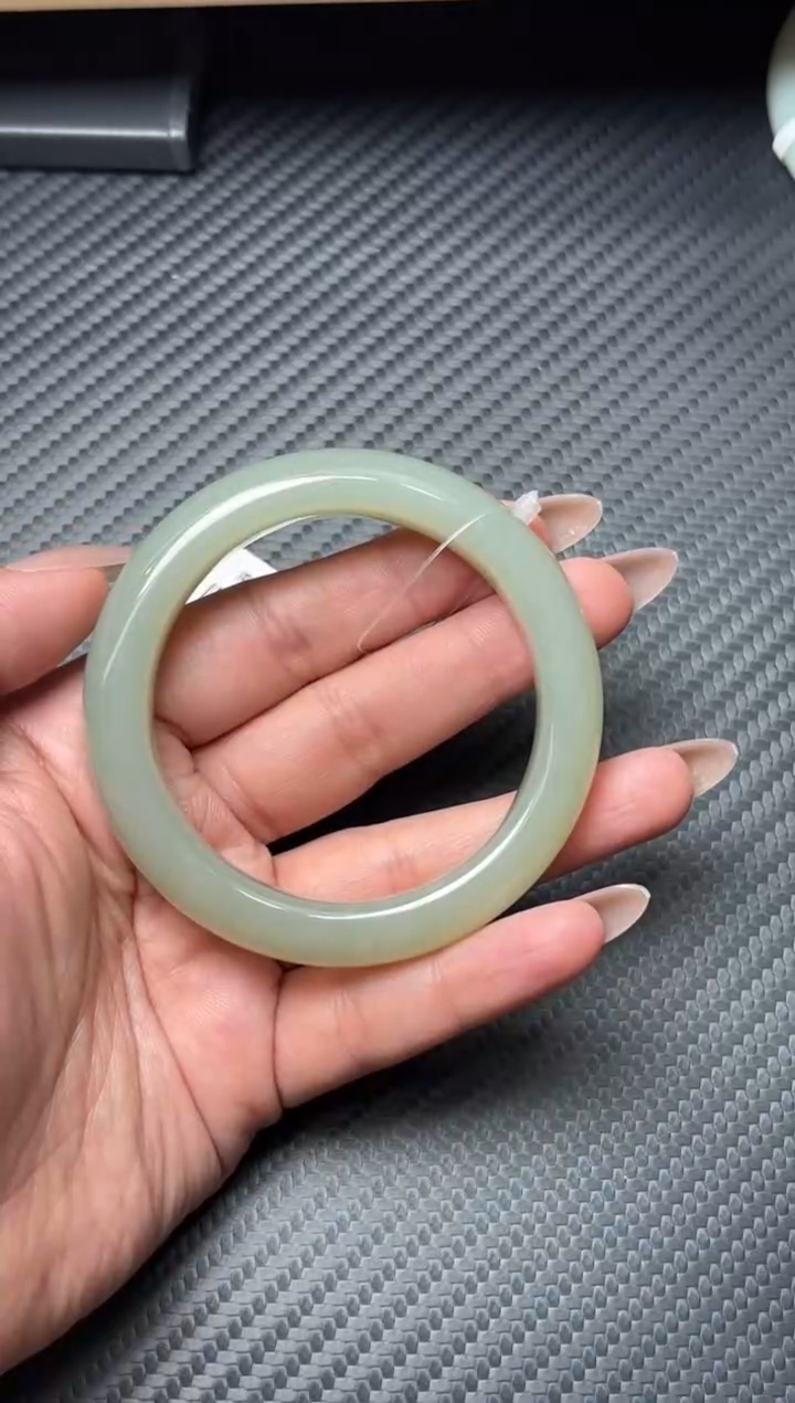 未镶嵌手镯和田玉且末近矿微色差54+m