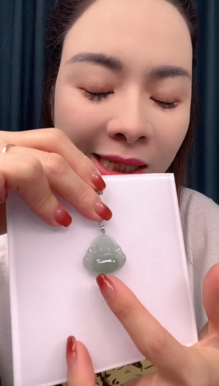 颈饰18K金镶嵌翡翠佛公