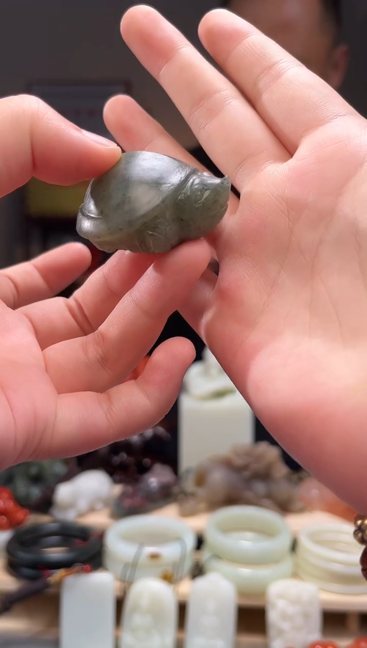 颈饰未镶嵌和田玉吊坠