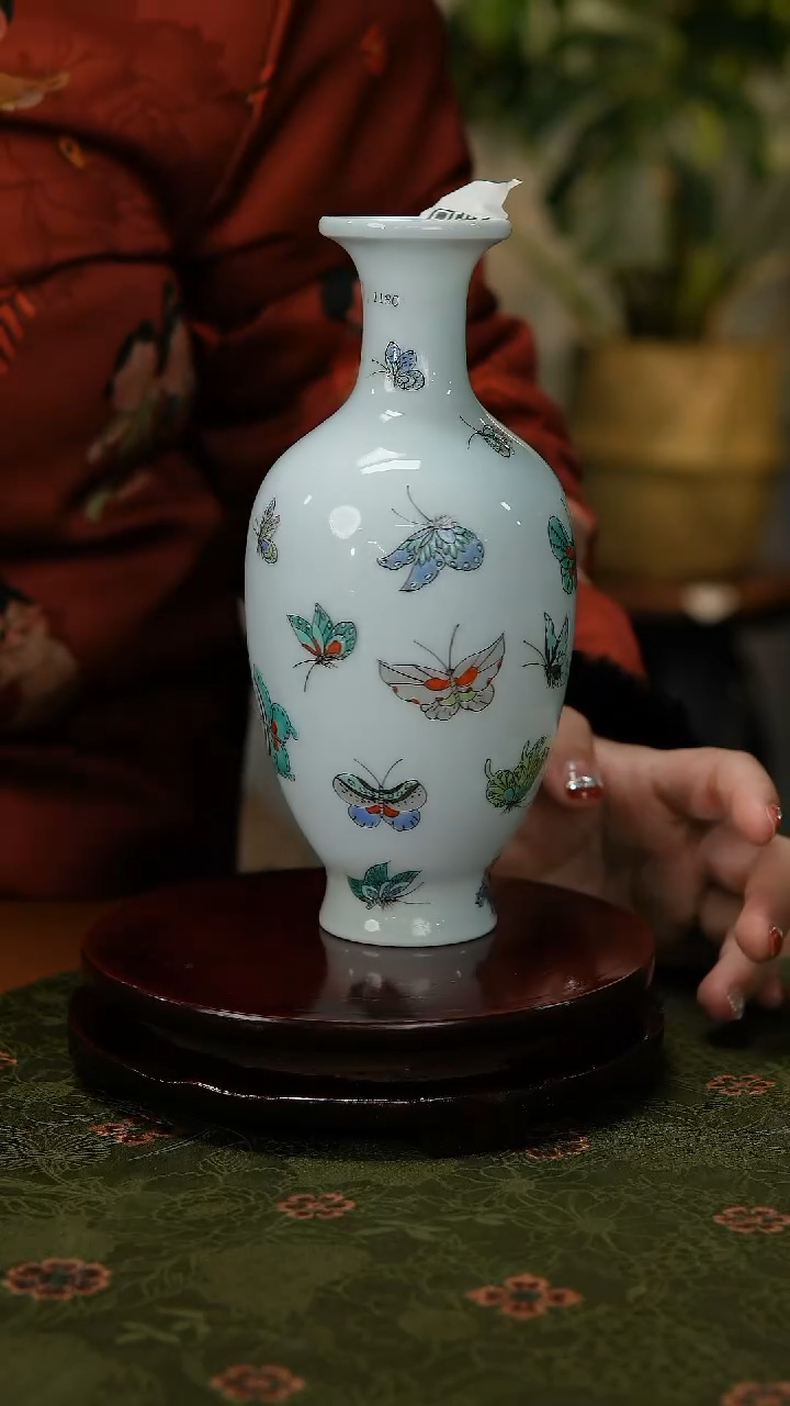 【闪购商品】060国企好瓷推荐古彩百蝶画片赏瓶