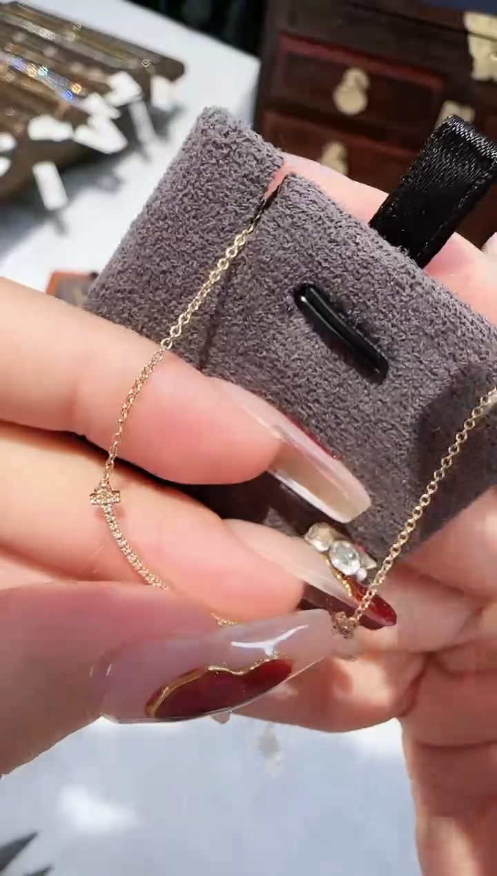 【闪购商品】钻石颈饰18K金镶嵌笑脸项链