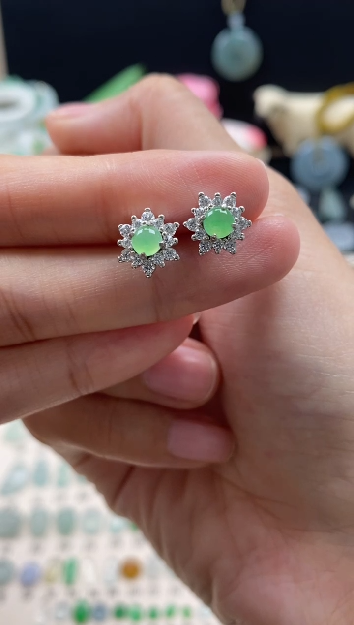 【闪购商品】翡翠耳饰银S925镶嵌翡翠冰绿蛋面耳饰