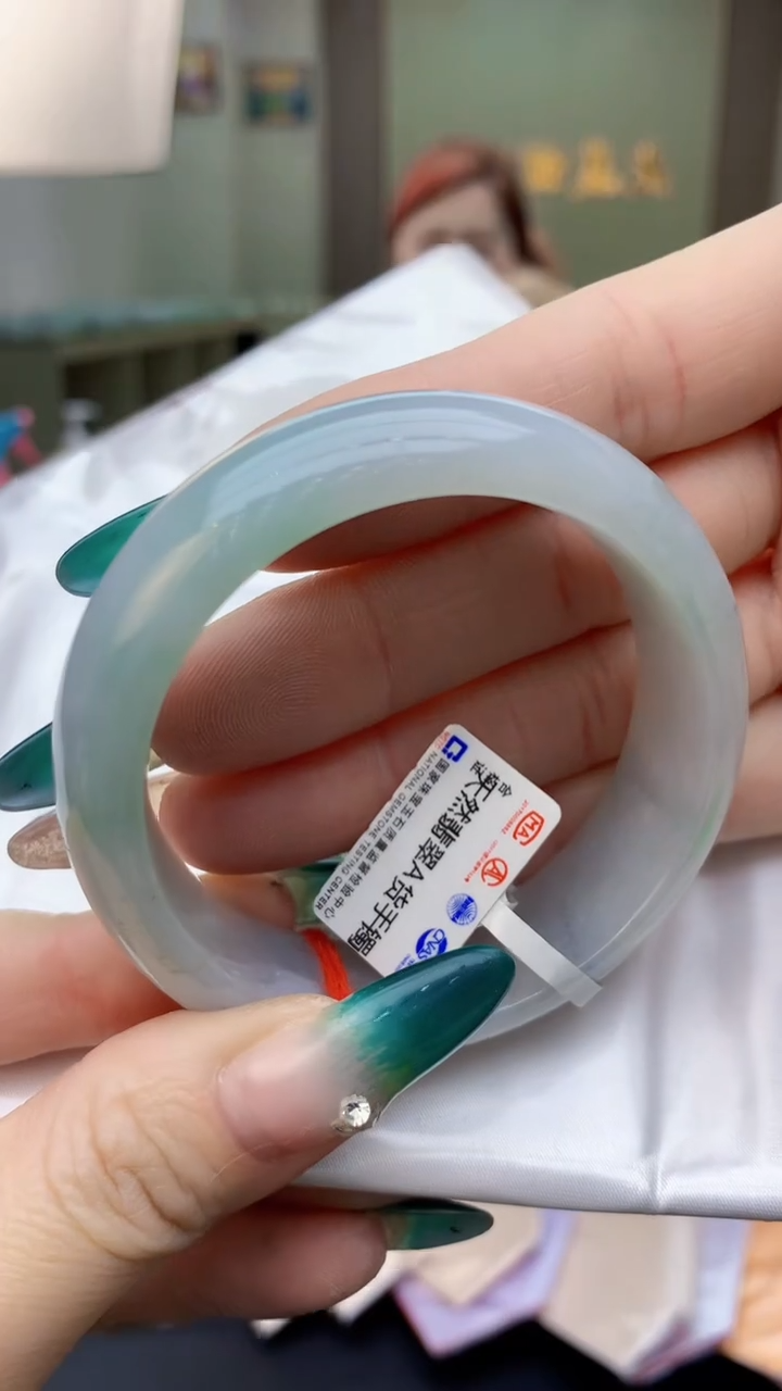 【闪购商品】翡翠手镯未镶嵌1001416257