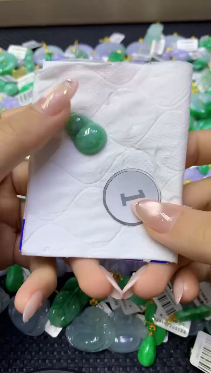 颈饰未镶嵌翡翠天然缅甸翡翠A货