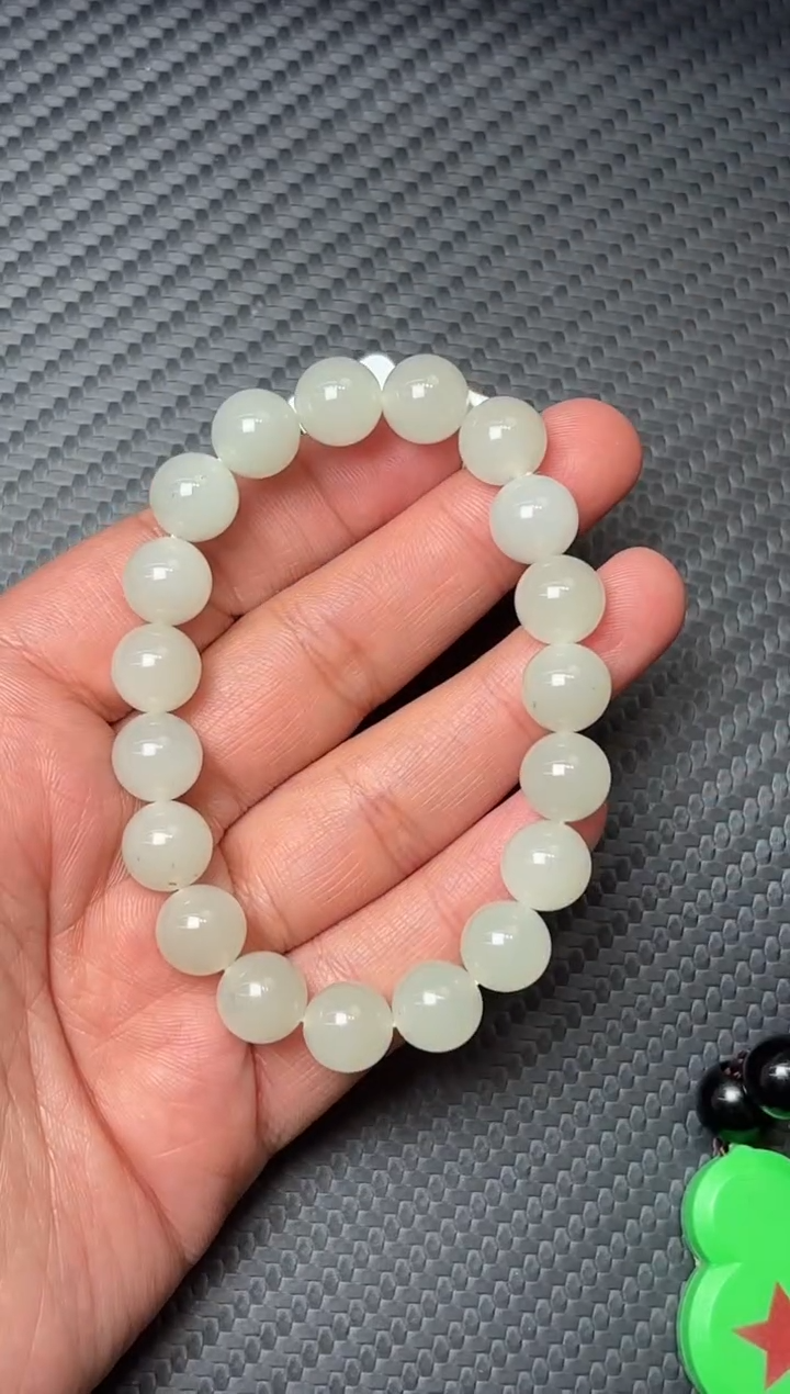 未镶嵌手串和田玉黑山微色差卡10