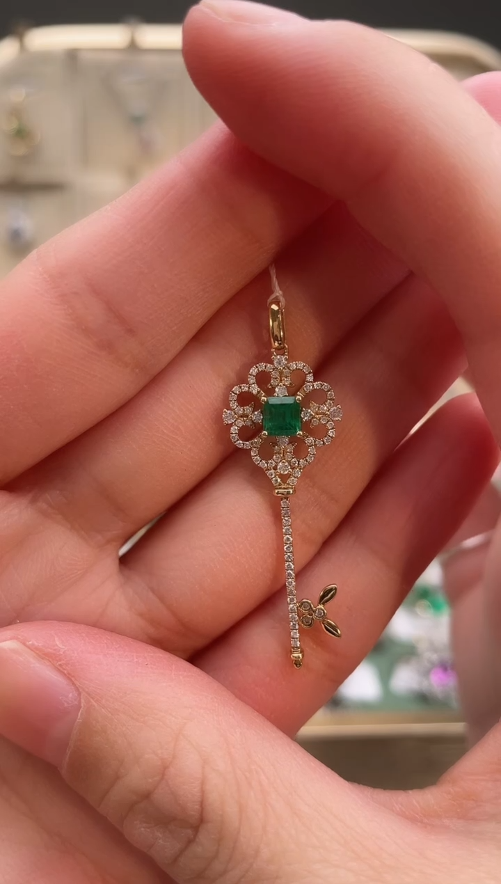 【闪购商品】祖母绿吊坠(不含链)18K金镶嵌阿富汗主石：主石：0.41ct