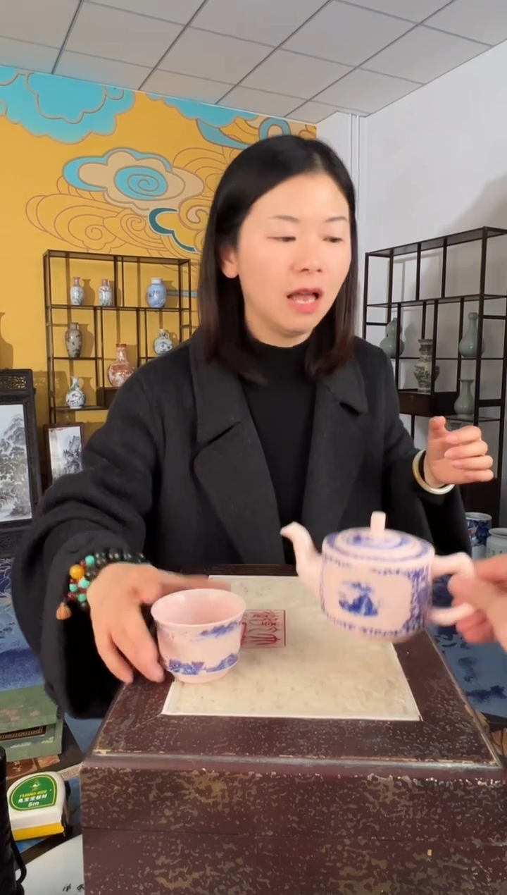 摆件瓷景德镇瓷器玲珑壶